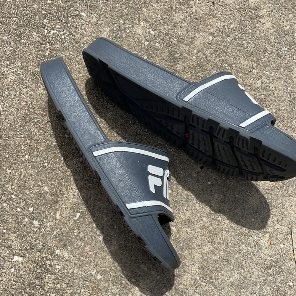 Women's FILA Slides size 10 - Picture 2 of 6